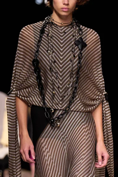 Look 26